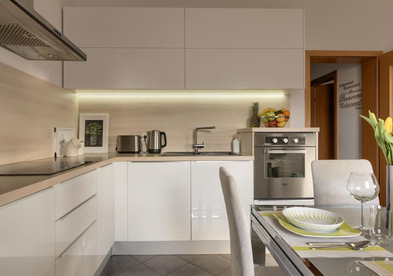 Leki - Newly Renovated, Modern Spot Pula